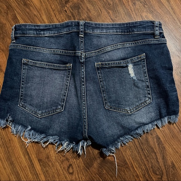 H&M Cutoff Shorts - Picture 2 of 4